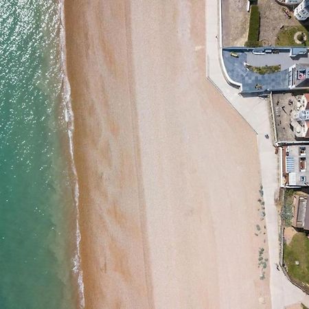 The Luxury Beach Property - Oceanbreeze Sandgate Exterior photo