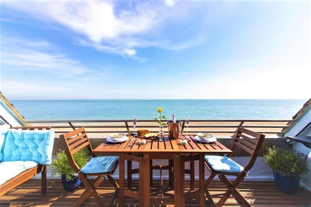 The Luxury Beach Property - Oceanbreeze Sandgate Exterior photo