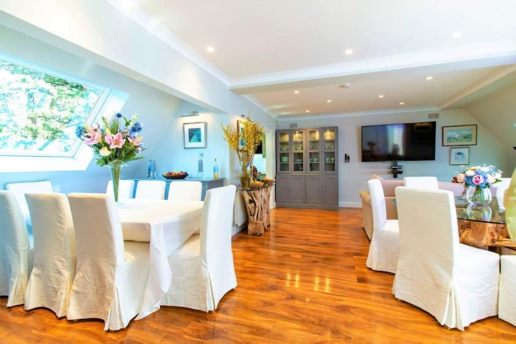 The Luxury Beach Property - Oceanbreeze Sandgate Exterior photo